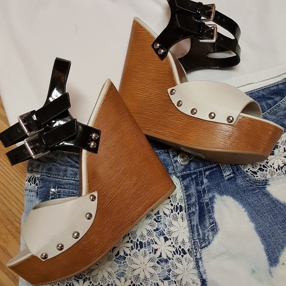 SOLD😍laace/bleach destroyed denim shorts size 5 - Picture 7 of 8